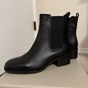 Kenneth Cole Boots, Size 6.5M, New in Box